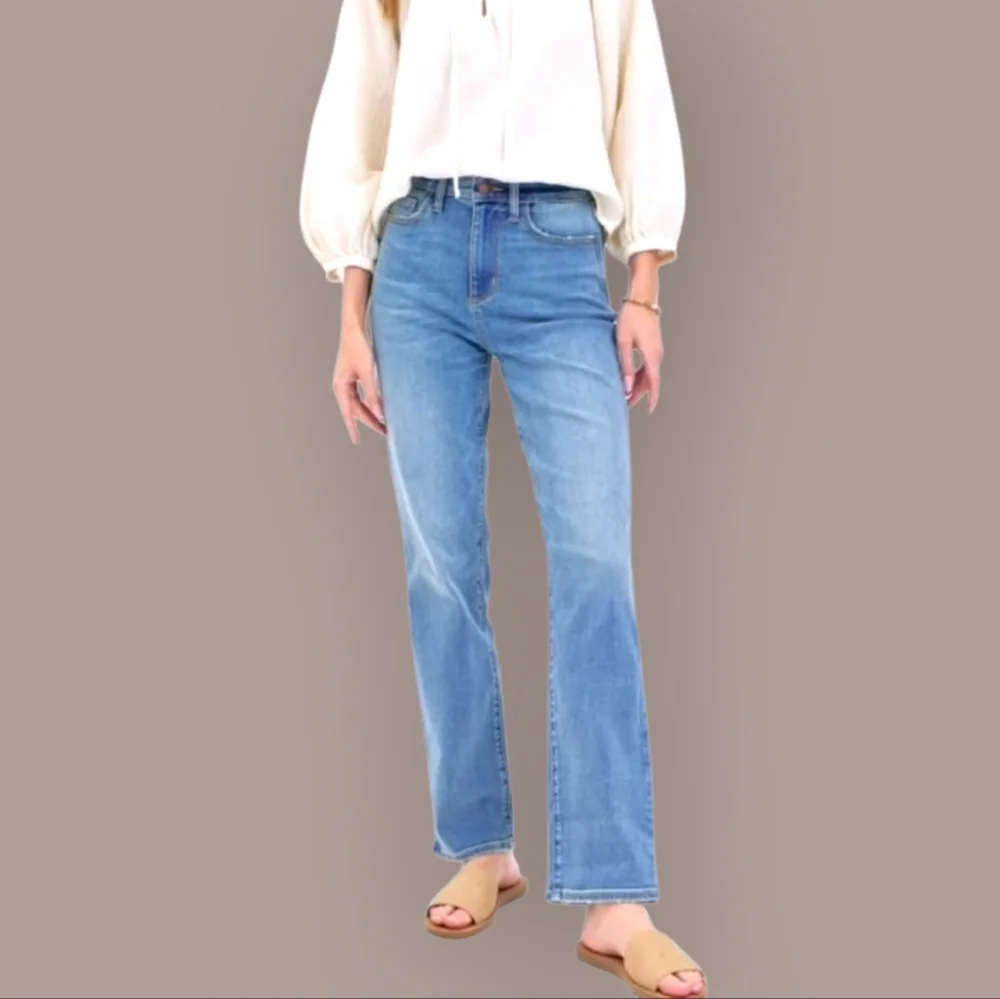 NWT JUDY BLUE High Rise Straight Fit Leg Light Distressed Wash Jeans Size 30 New